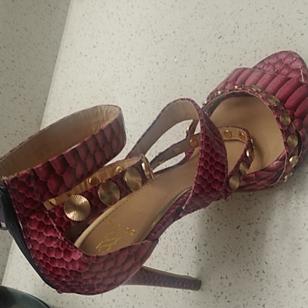 Shoe
